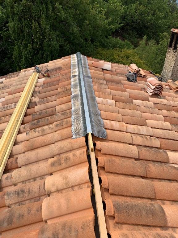 Comment rénover sa toiture en tuiles avec un professionnel à La Garde Adhémar 26700 ...